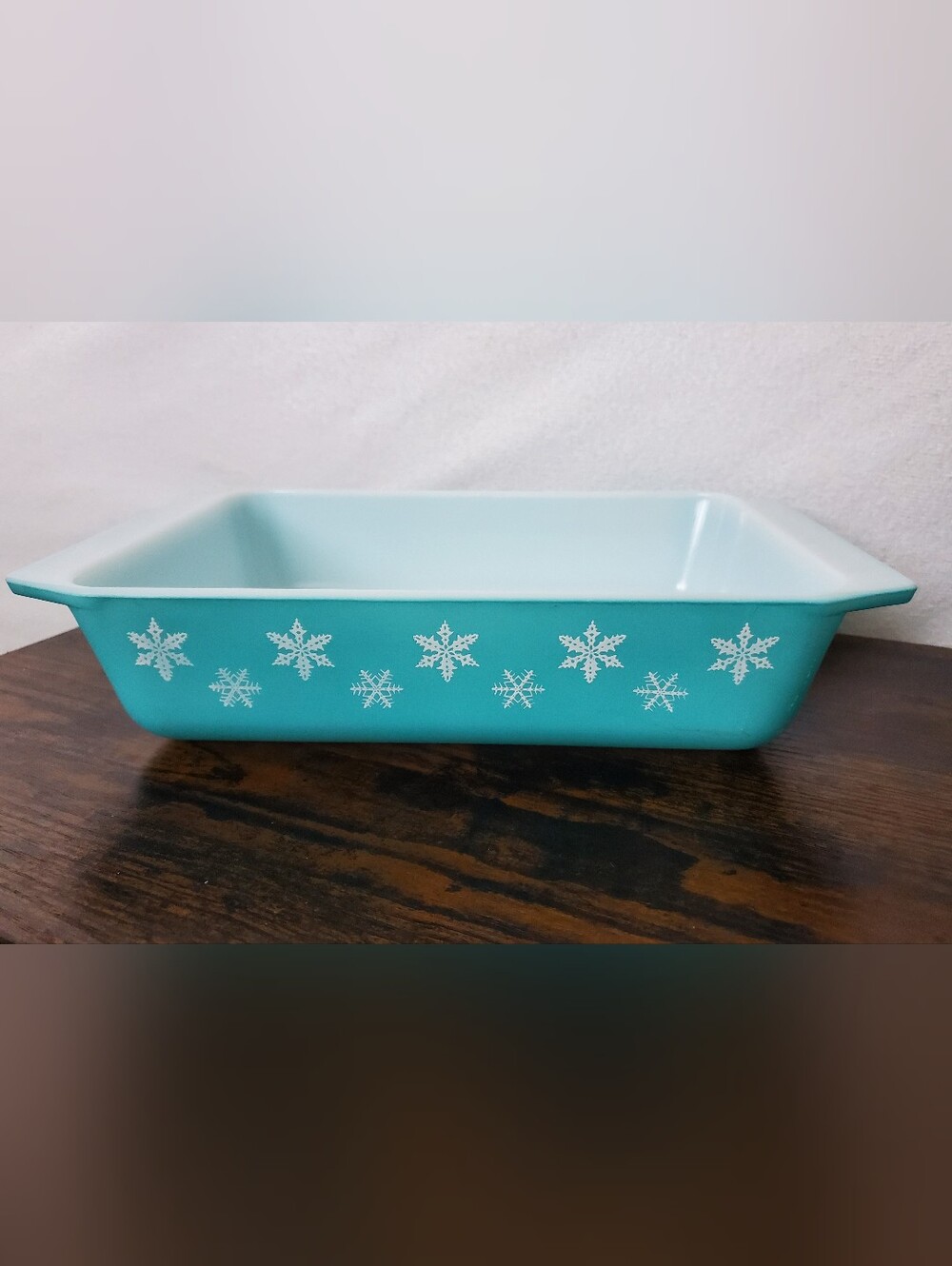 Pyrex Turquoise Snowflake 2 Quart Space Saver